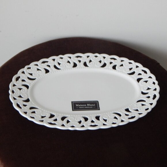 MAISON BLANC White Porcelain Cut Out Hearts Serving Oval Tray Platter 14x9.5 NWT - Picture 3 of 11
